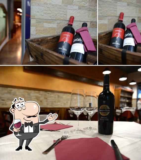 Il est fort sympathique de profiter d'un verre de vin à Ristorante Pizzeria "Origano" Copertino