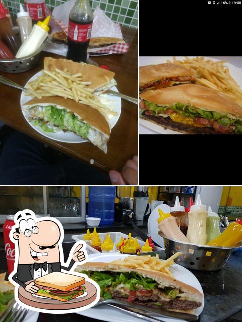 Escolha um sanduíche no BEM BOLADO LANCHES Jacareí - SP