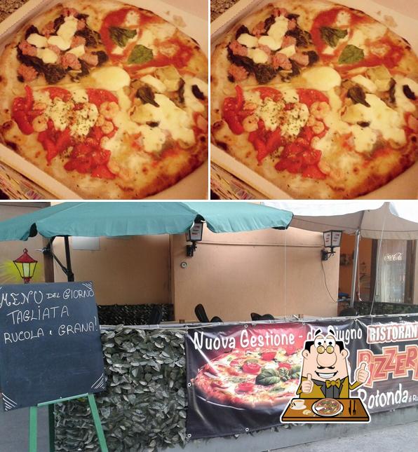 Ordina una pizza a Pizzeria La Rotonda