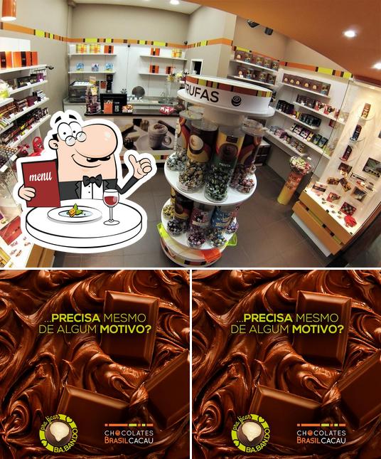 Confira a imagem mostrando comida e interior no Chocolates Brasil Cacau