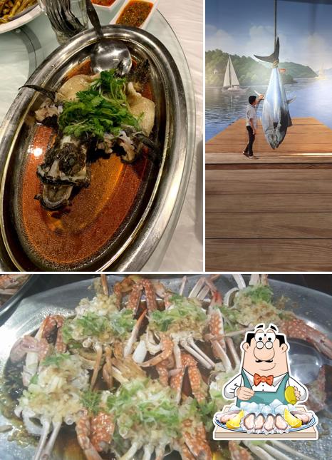 Get seafood at Sentosa Live Seafood Market