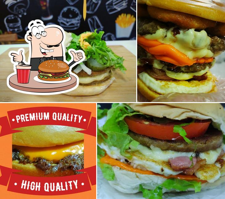 Delicie-se com um hambúrguer no Cartoon Burgers Hamburgueria