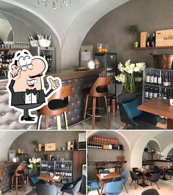 Gli interni di CAVA - fine wines & coffee bar - vinski bar