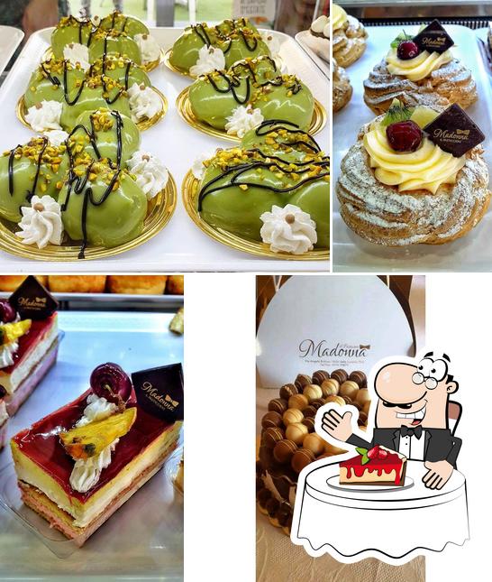 Pasticceria Madonna offre un'ampia varietà di dessert