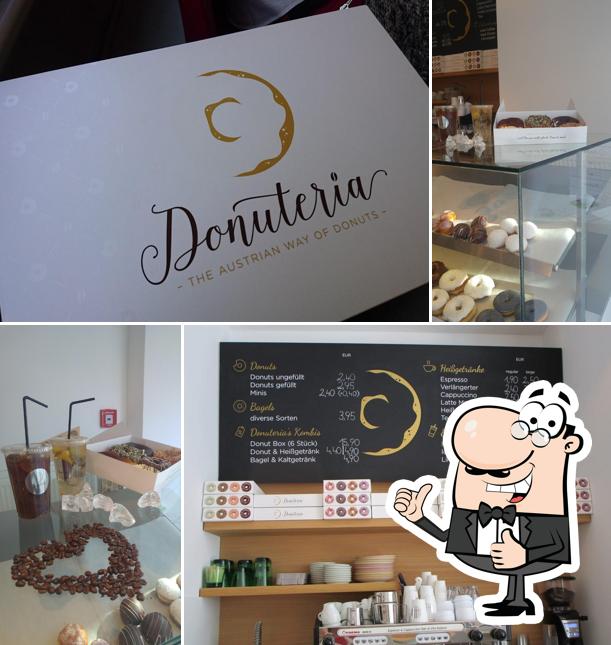 Взгляните на фотографию десерта "Donuteria"