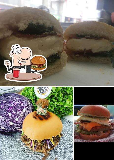 Ordina un hamburger a Vito's Goodies - Food Truck Italy Vescovana