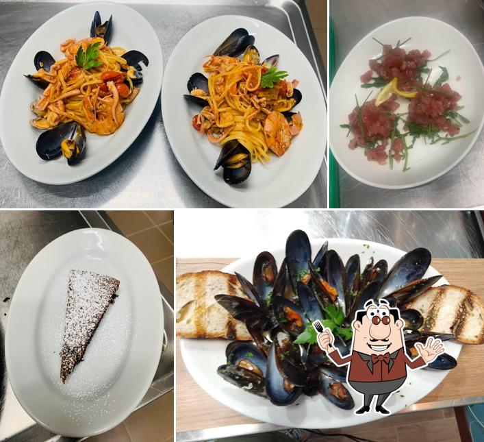 Moules, tartare de thon et gâteau au chocolat à Che FC Ristorante di pesce