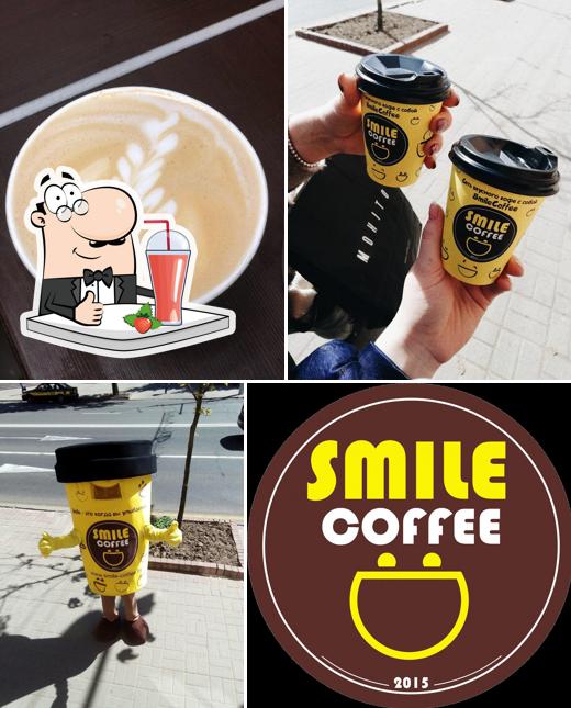 Disfrutra de una bebida en Smile Coffee
