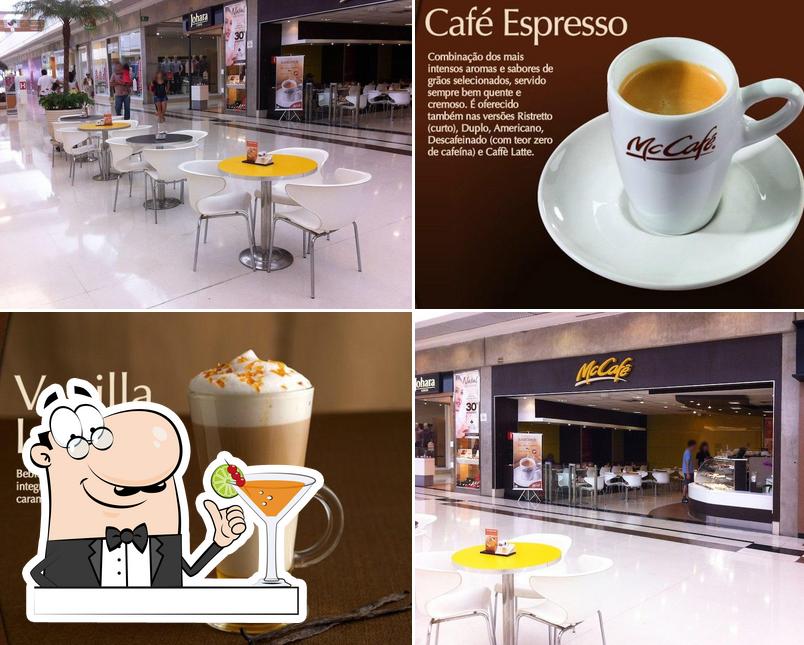 Esta é a foto apresentando bebida e interior no McCafé