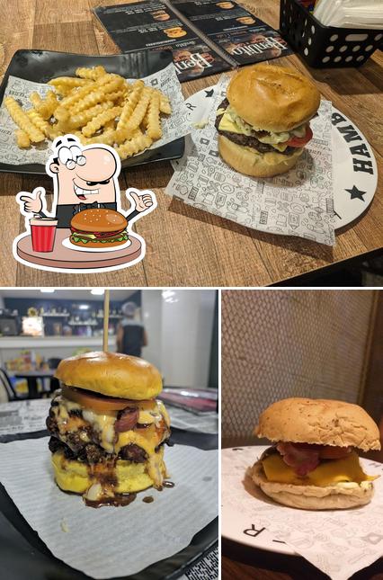 Peça um hambúrguer no Bendito Burger e Cafe