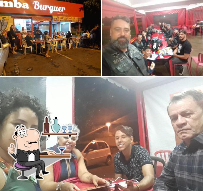 O interior do Bomba Burguer