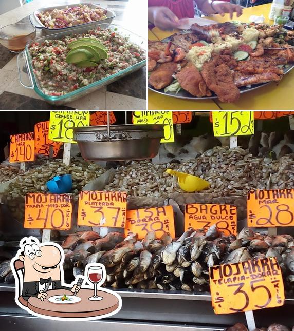 Comida en Mercado del Mar
