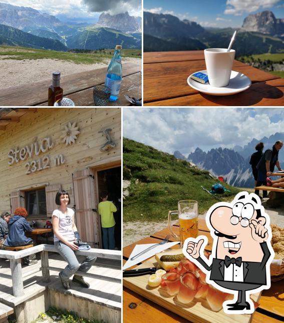 Siediti a un tavolo di Stevia Hütte Baita