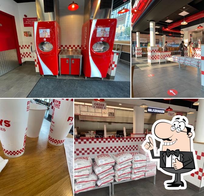 Это снимок ресторана "Five Guys Rotterdam"