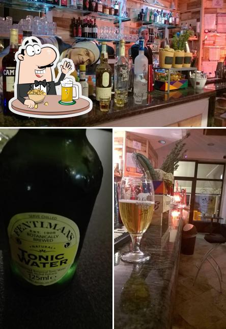 Puoi prenderti un rinfrescante bicchiere di birra chiara o scura