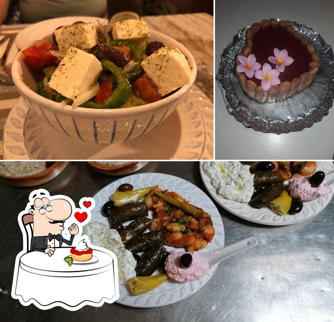 "La Casita griega - greek house-" предлагает большое количество сладких блюд