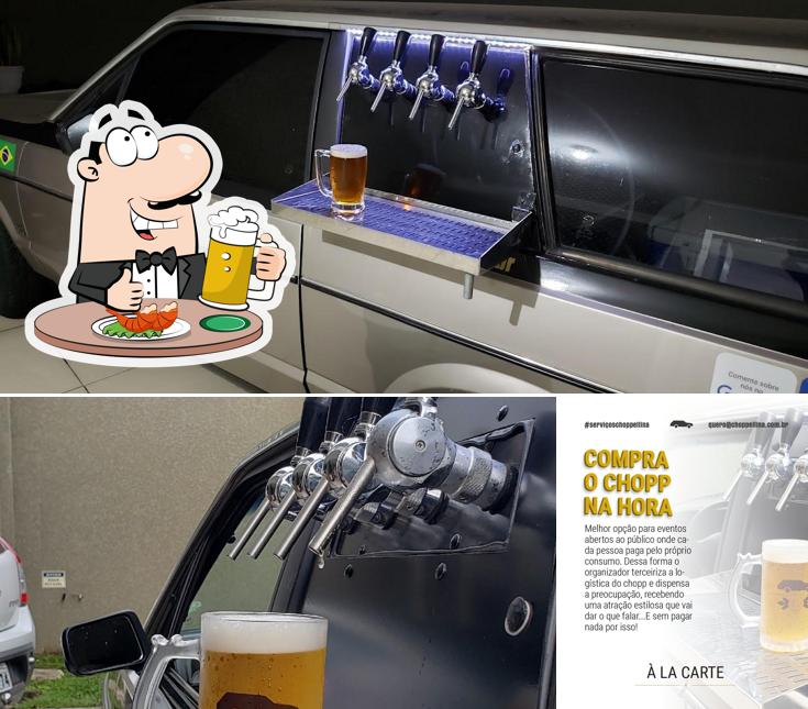 Choppellina Beer Truck serve uma opção de cervejas