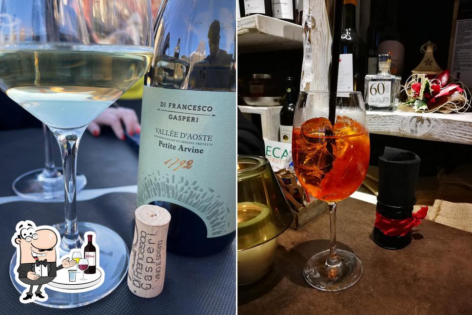 Saint-Vout - Café Œnothèque Fromagerie et Produits du Terroir serve alcolici