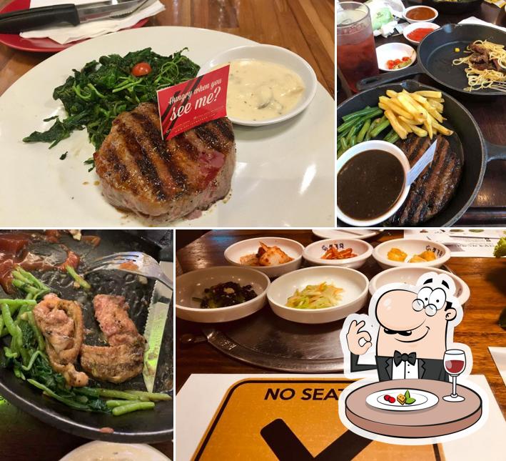 Еда в "Steak Hotel by HOLYCOW! TKP Kokas"