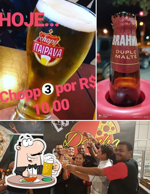 Peça um copo de cerveja leve ou escura