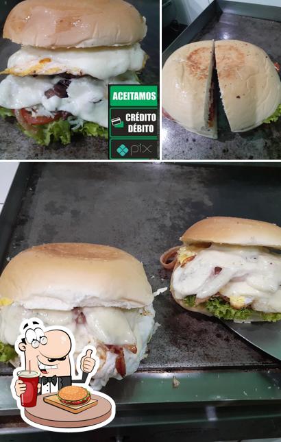 Hambúrguer em J&L Lanches