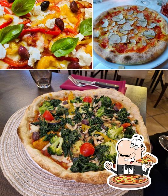 Order pizza at Restaurant Raffaello