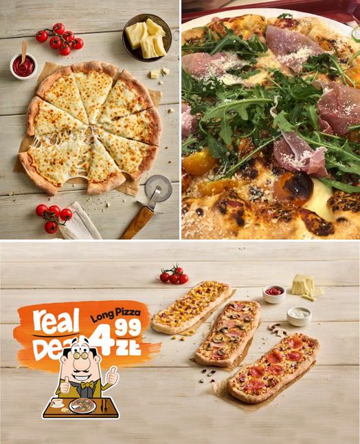 Try out pizza at Pizza Hut Gdańsk Auchan
