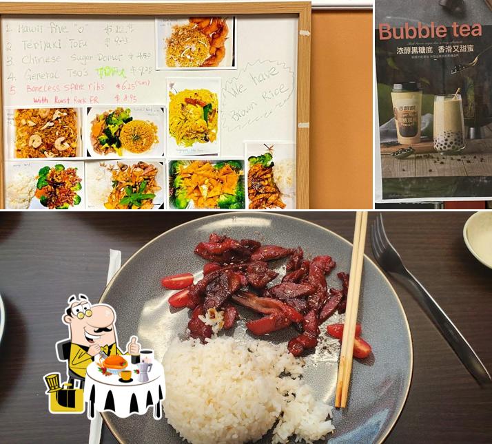Фотография, на которой видны еда и напитки в Huang's Asian Kitchen