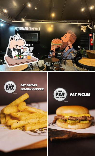 Esta é a imagem apresentando comida e interior no THE FAT SMASH