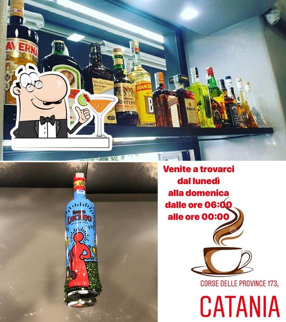 Goditi un drink dal menu