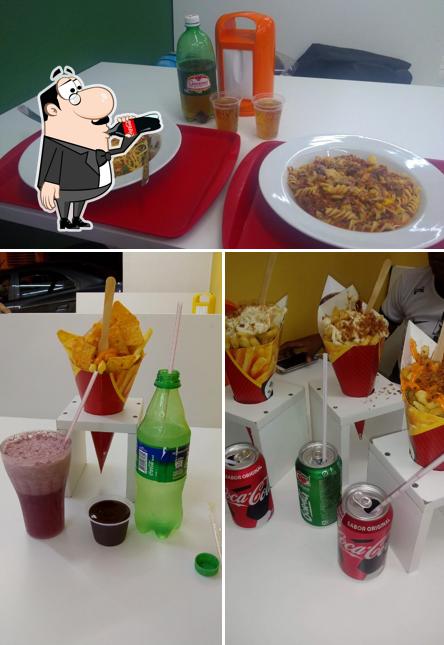 A foto do República dos Cones - Loja I’s bebida e mesa de jantar
