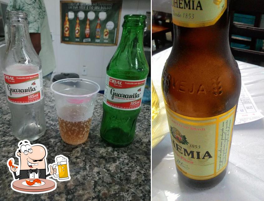 Desfute uma tulipa de cerveja leve ou escura