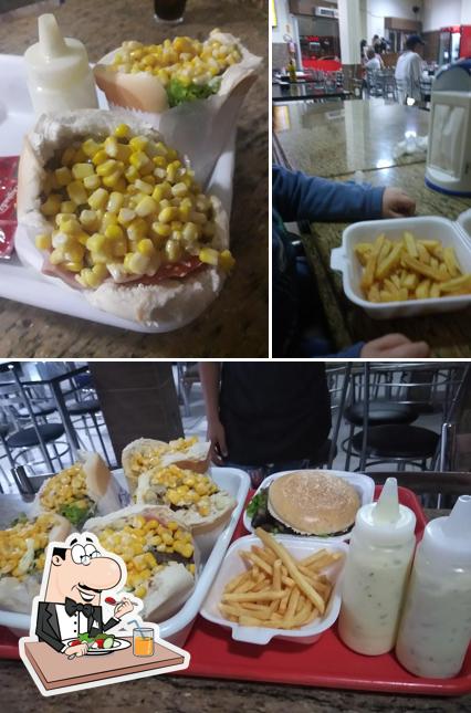 Esta é a imagem mostrando comida e bebida no Tritt's Lanches