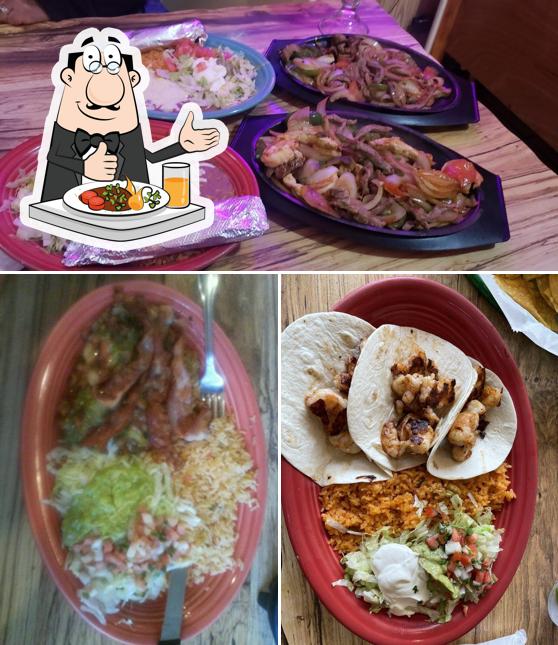 Еда в "El Loro Mexican Restaurant"