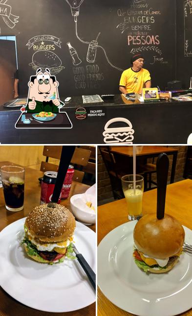 O Doutor Burger se destaca pelo comida e quadro-negro