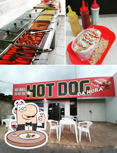 Entre diversos coisas, comida e interior podem ser encontrados a Hot dog da hora