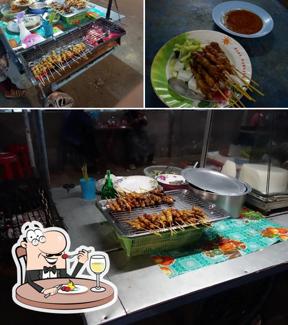 Food at Halal Thai Sate Stall