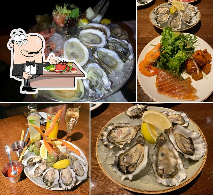 Попробуйте блюда с морепродуктами в "Bostonian Seafood & Grill Restaurant"