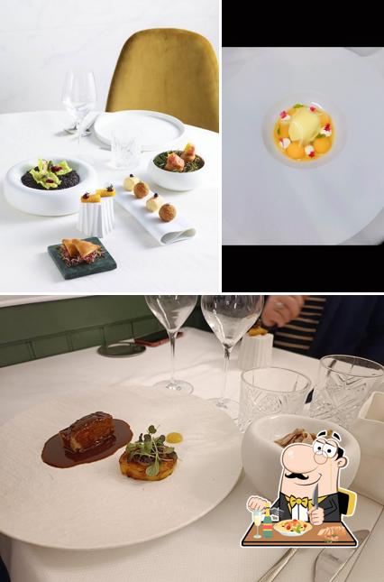 Voici l’image indiquant la nourriture et intérieur sur Sublime Restaurant