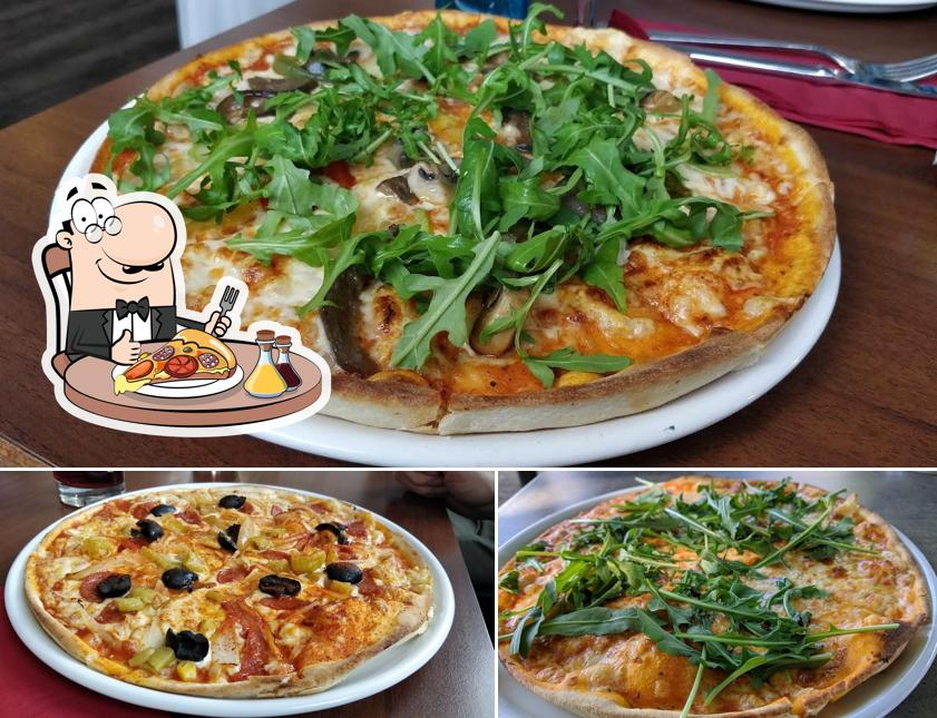 В "Ristorante Pizzeria Le Castella" вы можете попробовать пиццу