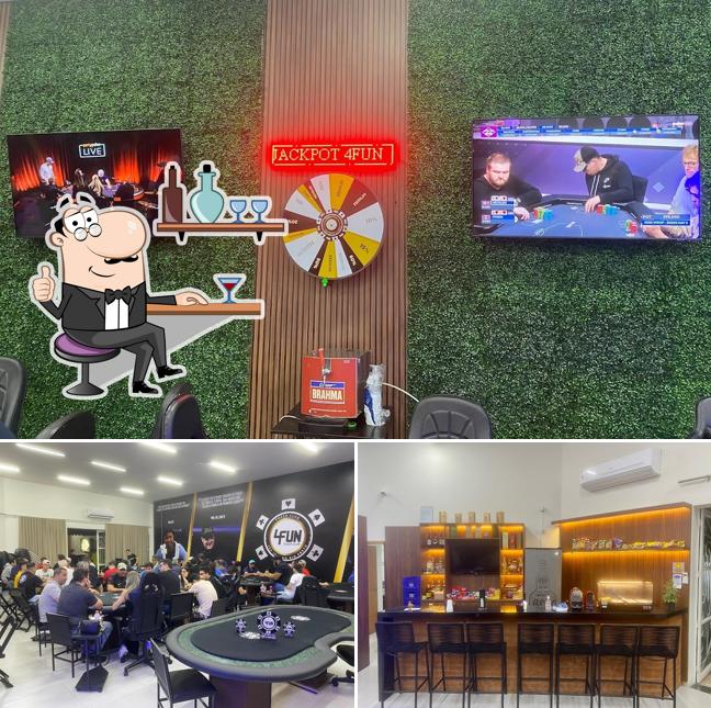 O interior do 4Fun Poker Club