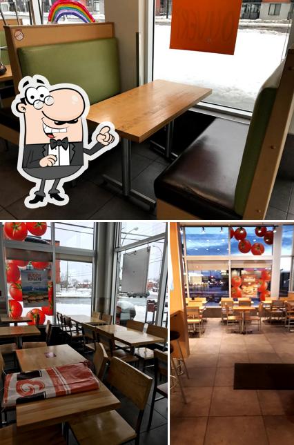 L'intérieur de A&W Canada