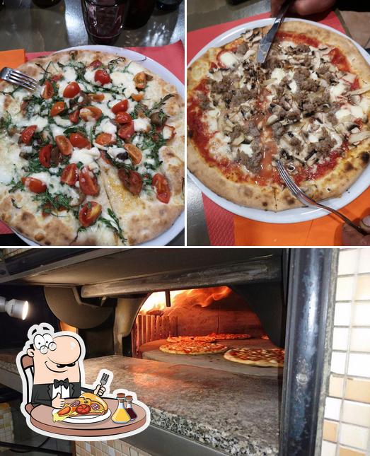 Prenditi una pizza a Pizzeria Nicola (Forno a Legna)