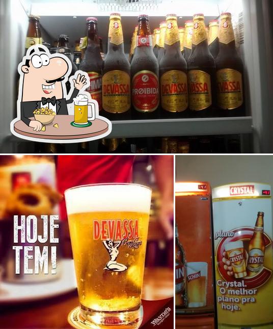 Peça um copo de cerveja leve ou escura