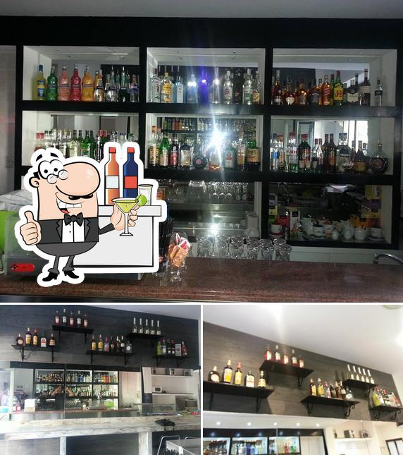 Regarder cette image de Miami Bar