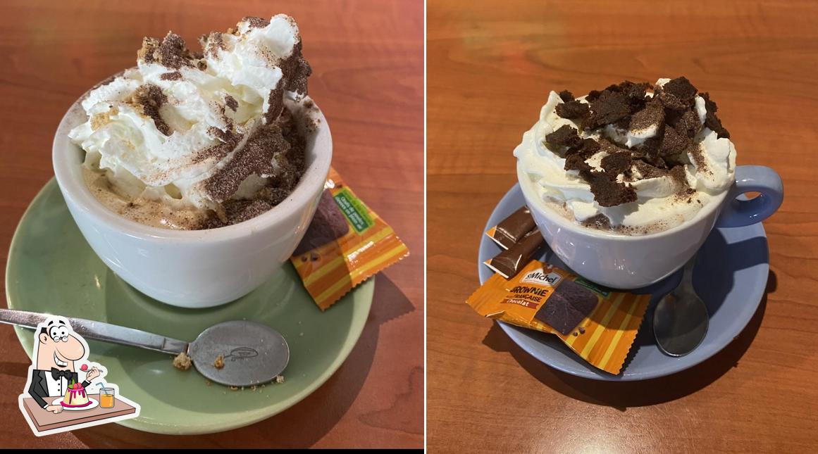 Café La Pyramide sert une sélection de plats sucrés