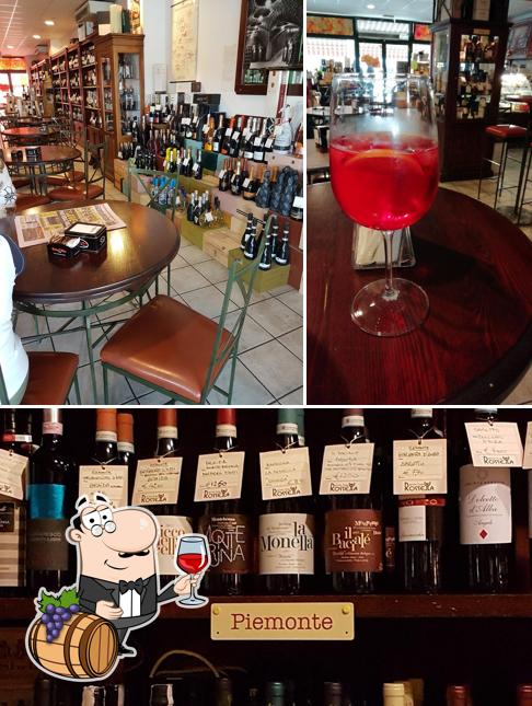 È gradevole prendersi un bicchiere di vino a Rossella WineBar