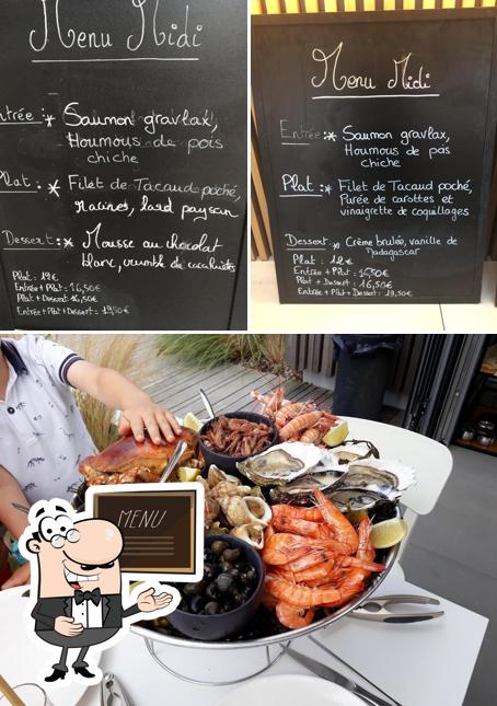 Voici la photo représentant la tableau noir et nourriture sur Primel Café