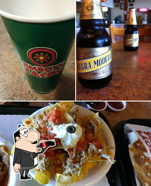 Взгляните на это фото, где видны напитки и еда в Jimboy's Tacos