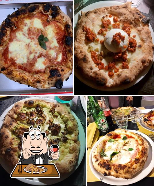 Scegli una pizza a Pizzeria Napulè